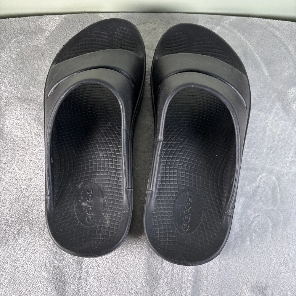 OOFOS preowned shoes